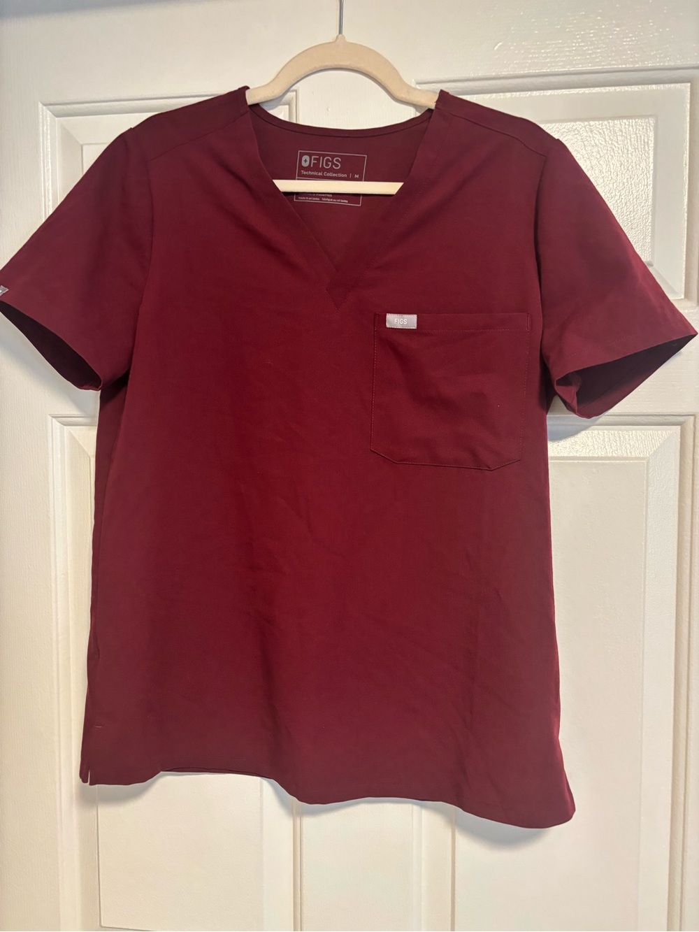 FIGS Technical Collection Burgundy V-Neck Pocket Shirt Size Medium